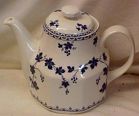 ROYAL DOULTON HARTFORD COFFEE POT TEAPOT MINT  