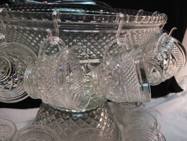 VTG ANCHOR HOCKING CRYSTAL GLASS WEXFORD PUNCH BOWL~STAND~16 CUPS 