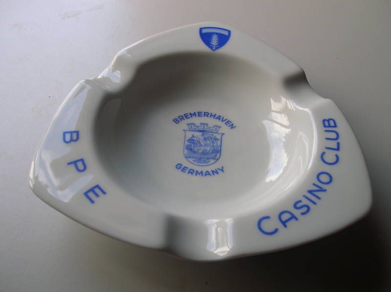 BAUSHER WEIDEN BAVARIA TRIANGLE ASH TRAY  