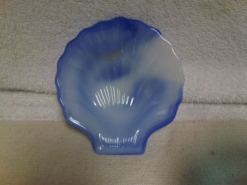 AKRO AGATE SHELL SHAPED ASHTRAY BLUE AND WHITE  