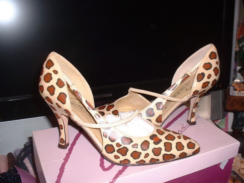 CARESSA LEOPARD PRINT ARTIST ORG. PUMP HAND PAINTED 7.5  