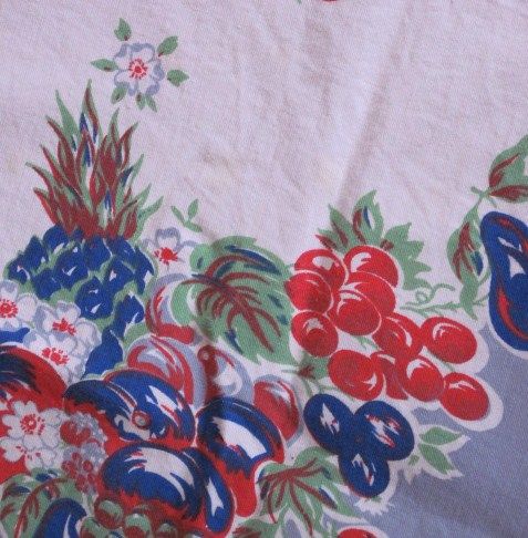 VTG KITCHEN TABLECLOTH~BRIGHT BOLD FRUIT~43x48~COTTON  