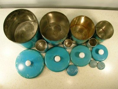   pics) All lids and canisters/shakers with no chips, cracks or breaks