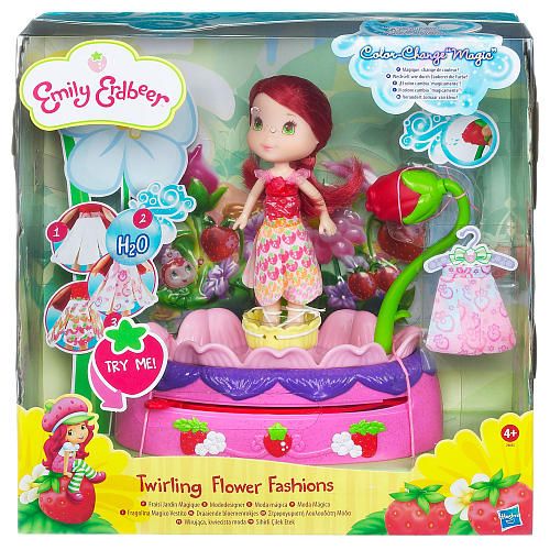 NIB Strawberry Shortcake Twirling Flower Fashions with Strawberry 