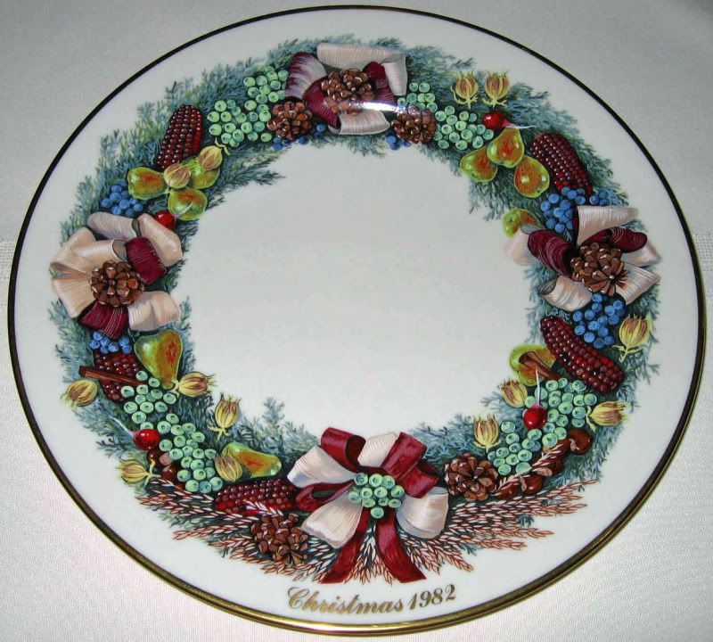 SET LENOX Colonial Christmas Wreath Historic Plates  