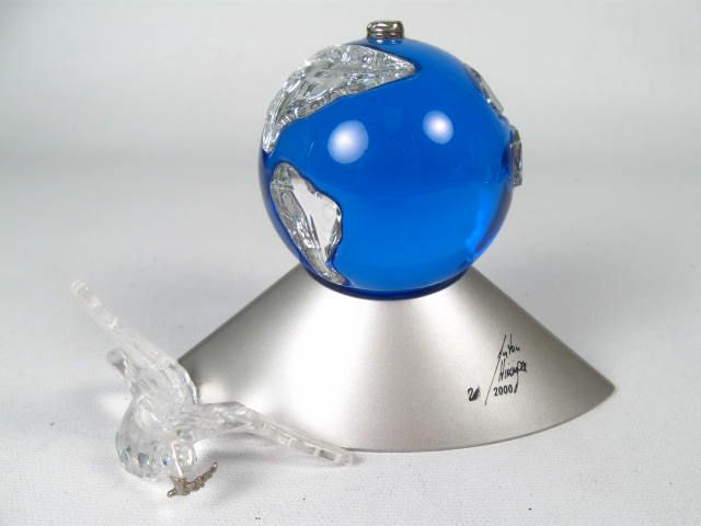 SWAROVSKI Millenium Crystal Planet & Dove 2000 Edition  