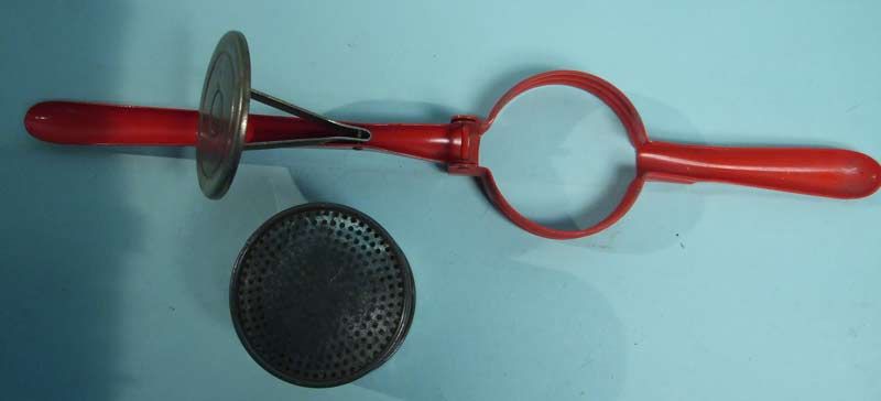 Masher 2 handle Lever Action Food/Vegetable Strainer  