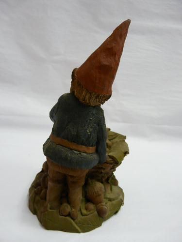 TOM CLARK HOGAN #54 GOLF BALL IN BASKET LEAVES GNOME FIGURINE  