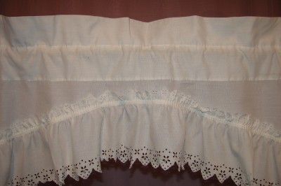 VINTAGE VERY PRETTY WHITE EYELET VALANCE  