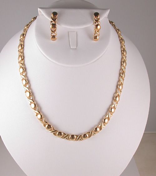 GOLD EP 17.5 NECKLACE BRACELET EARRINGS HUGS & KISSES  