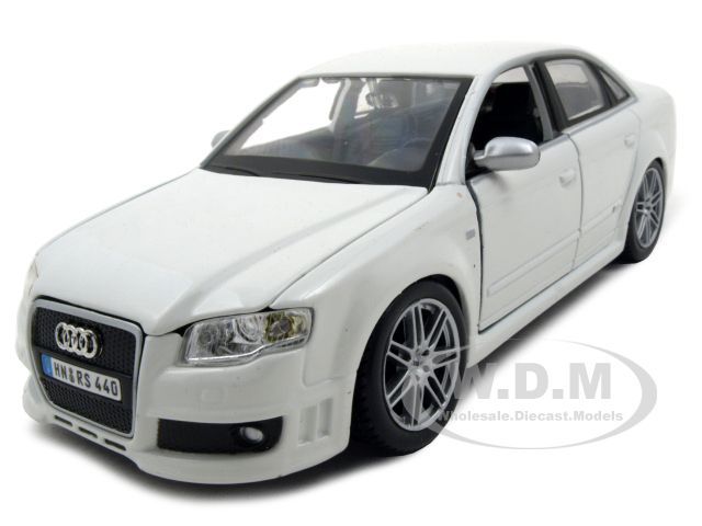 AUDI RS4 WHITE 124 DIECAST MODEL CAR  