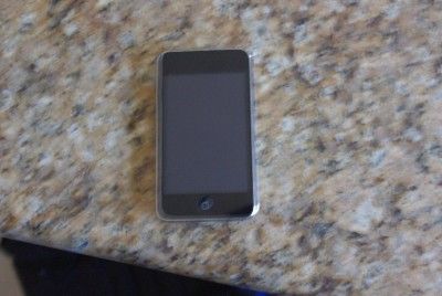 REFURBISHED BLACK APPLE IPOD TOUCH 3rd GENERATION 8 GB  GRADE C 