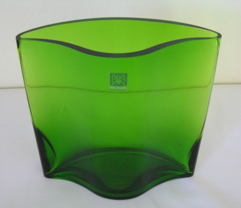CONTEMPORARY GREEN GLASS VASE BY BX GLASS  