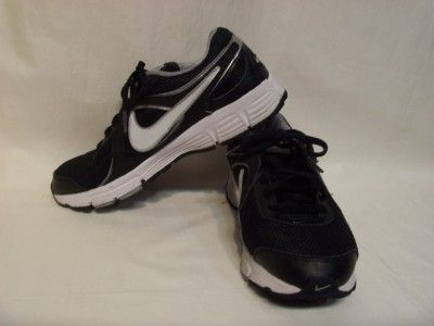 NIKE black & white athletic tennis shoe 6Y youth  